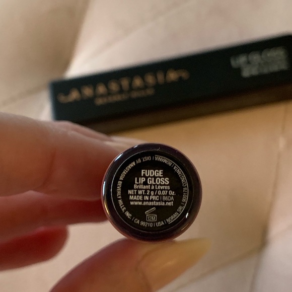 New Anastasia Beverly Hills Lip Gloss in Fudge - Picture 2 of 4